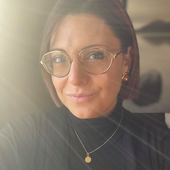 Meet your Posher, Joanie - Picture 1 of 1